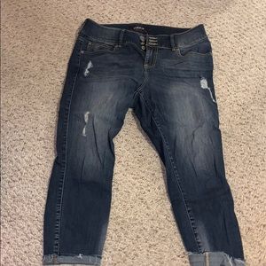 Ripped jeans capris.